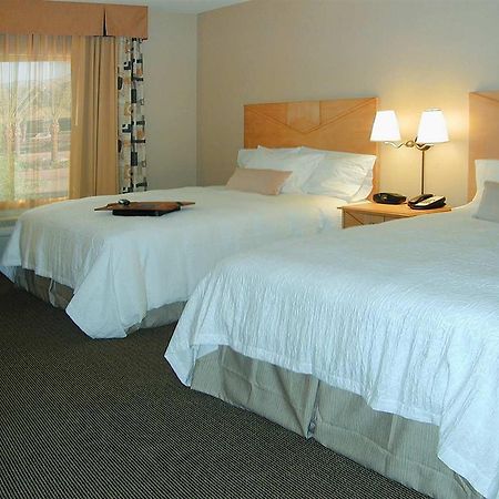 Hampton Inn & Suites Highland San Bernardino Værelse billede